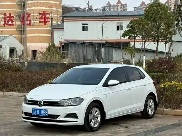 VOLKSWAGEN POLO