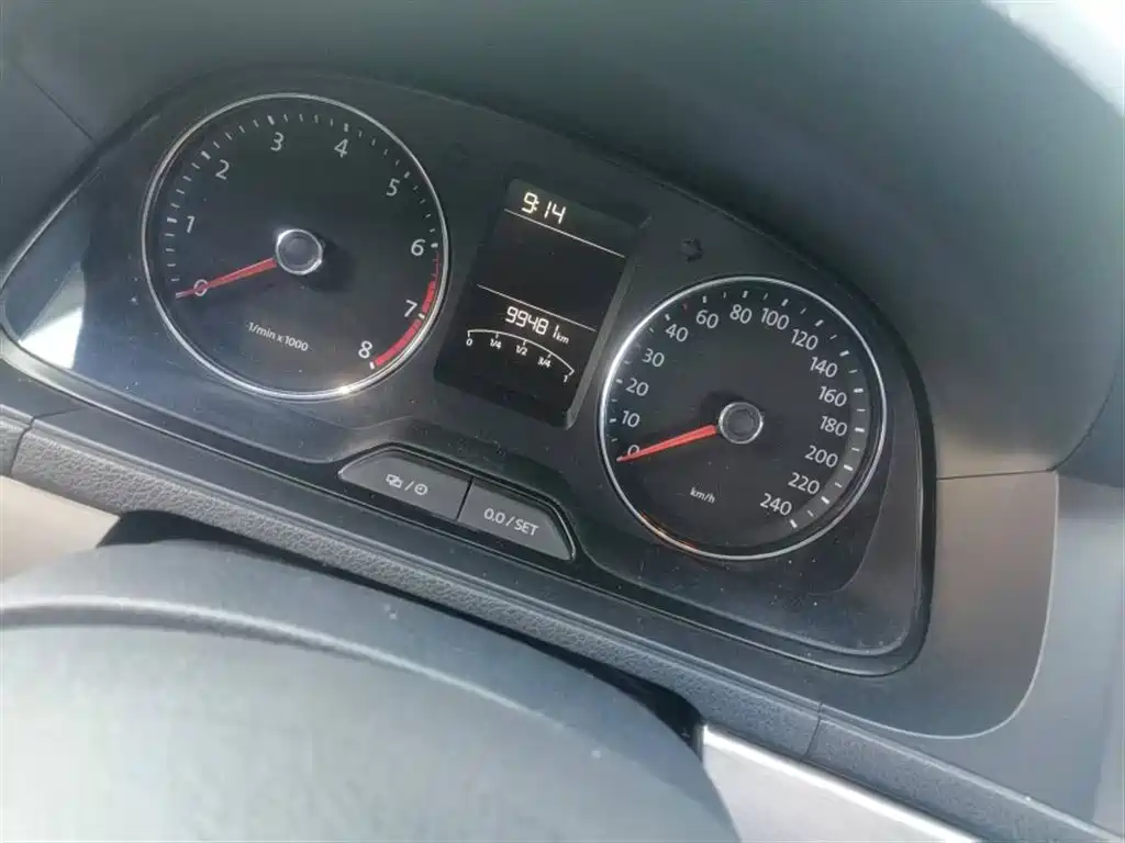 Volkswagen Lavida 2013 Facelift Classic 1.6L Automatic Comfort фото 4