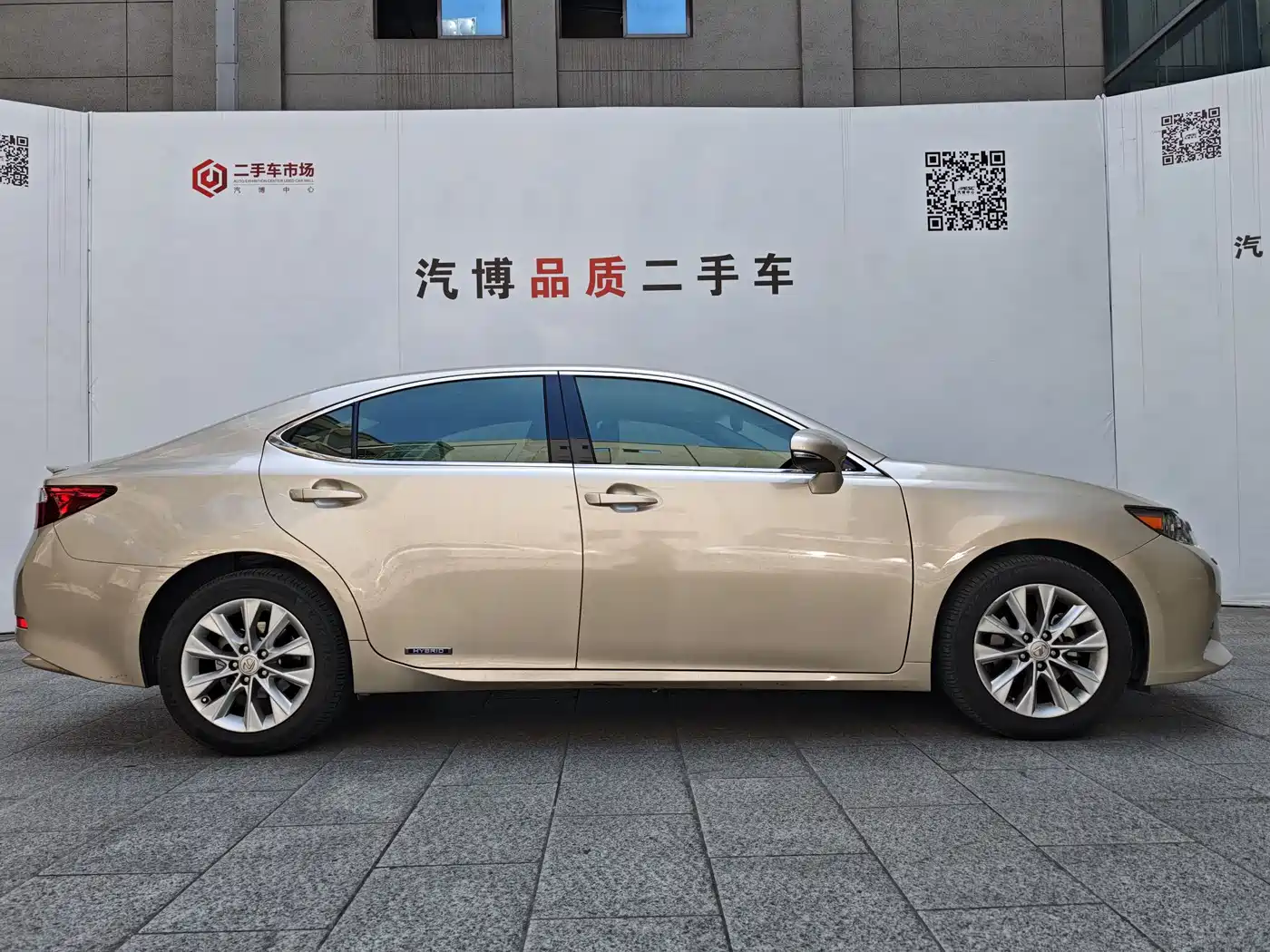 Lexus ES 2014 300h Elite Edition фото 6