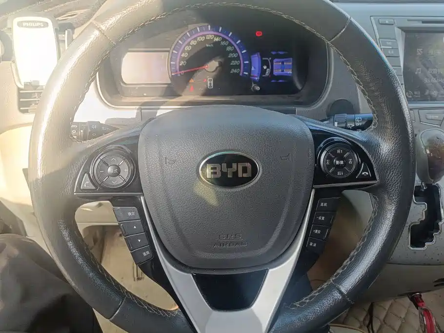 BYD M6 2017 2015 2.4L Automatic Luxury