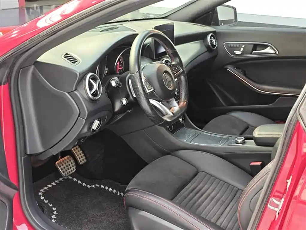 Mercedes-Benz CLA (Import) 2018 CLA 220 4MATIC фото 4