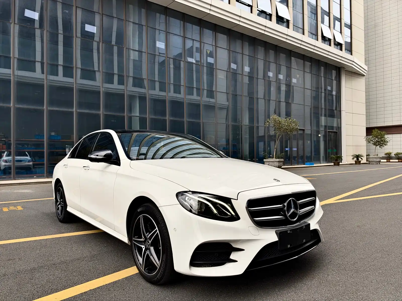 Фото 3 - Mercedes-Benz E-Class (Import)