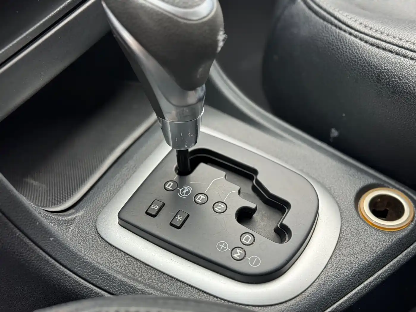 Peugeot 308 2014 Model Joy Edition Classic 1.6L Automatic Superior Style фото 11