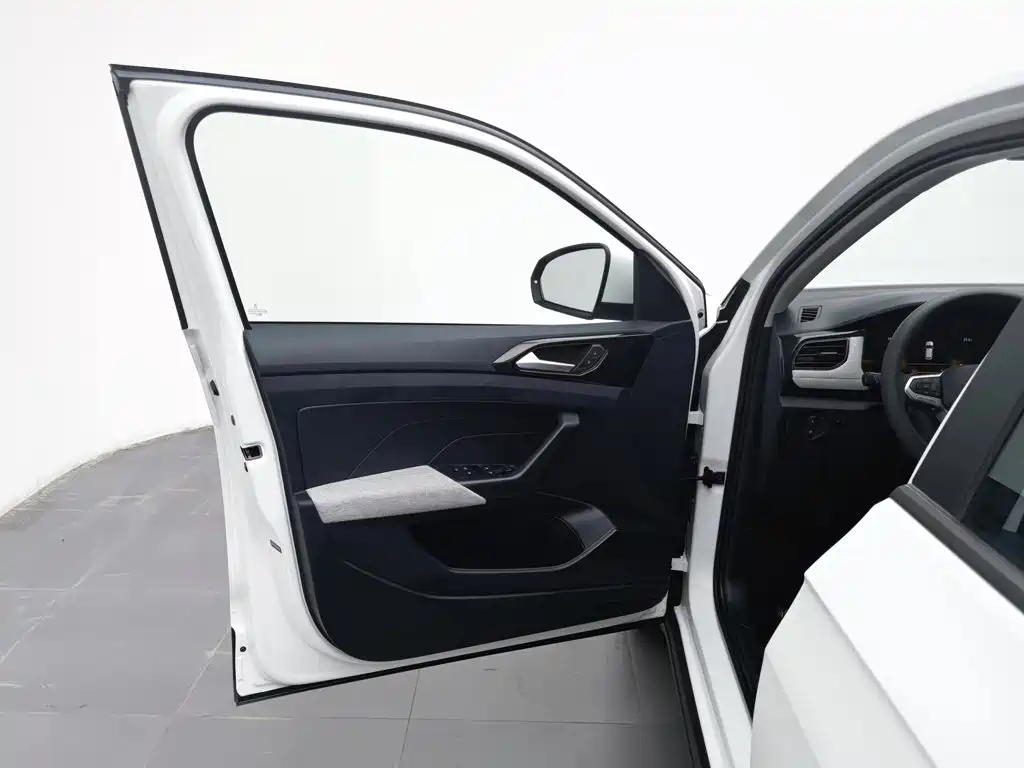Volkswagen Tharu 2026 2026 New Sharp 1.5L Advance Edition