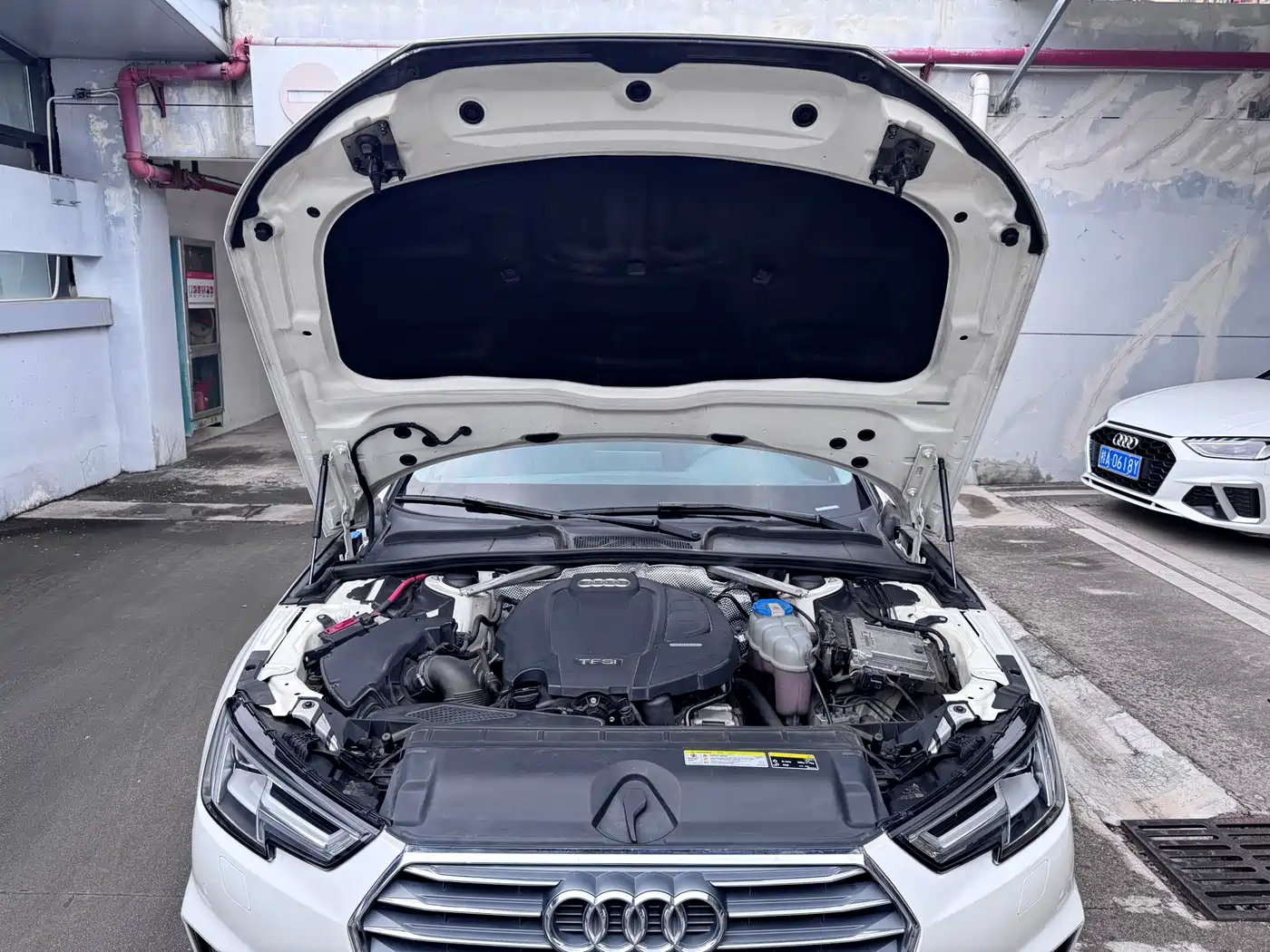 Photo 4 - Audi A4L
