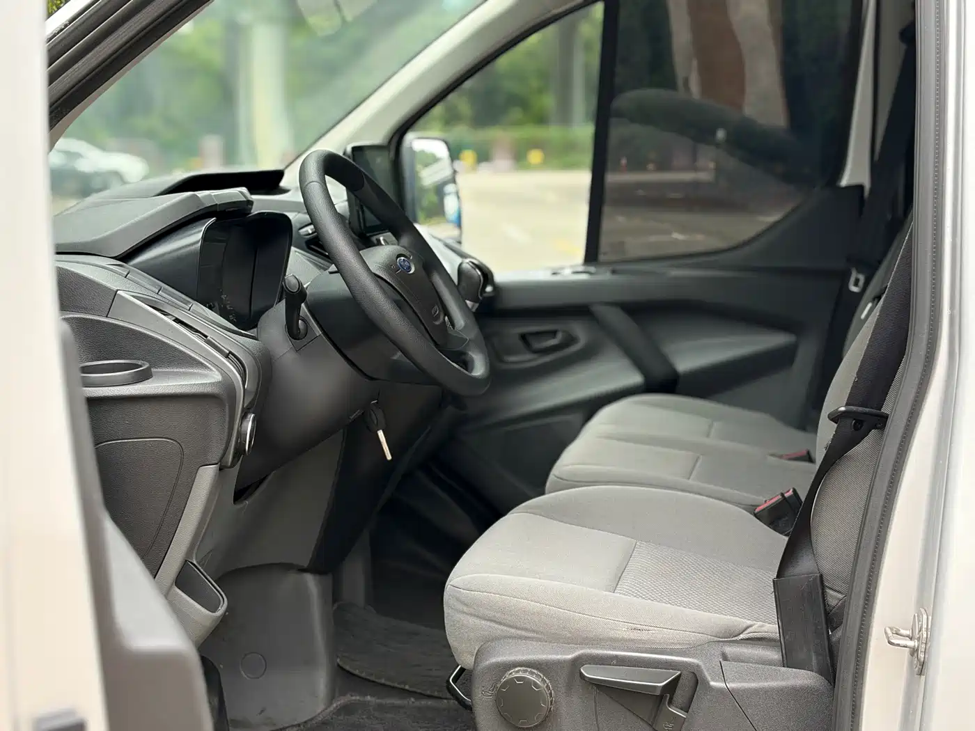Ford Transit 2020 2019 2.0T Diesel Multi-Purpose Commercial Vehicle Medium Wheelbase Medium Roof 6-Seater China VI