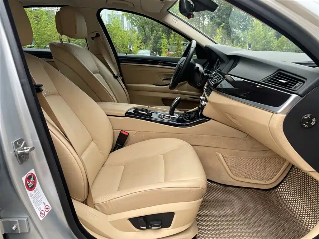 BMW 5 Series 2011 523Li Leading фото 12