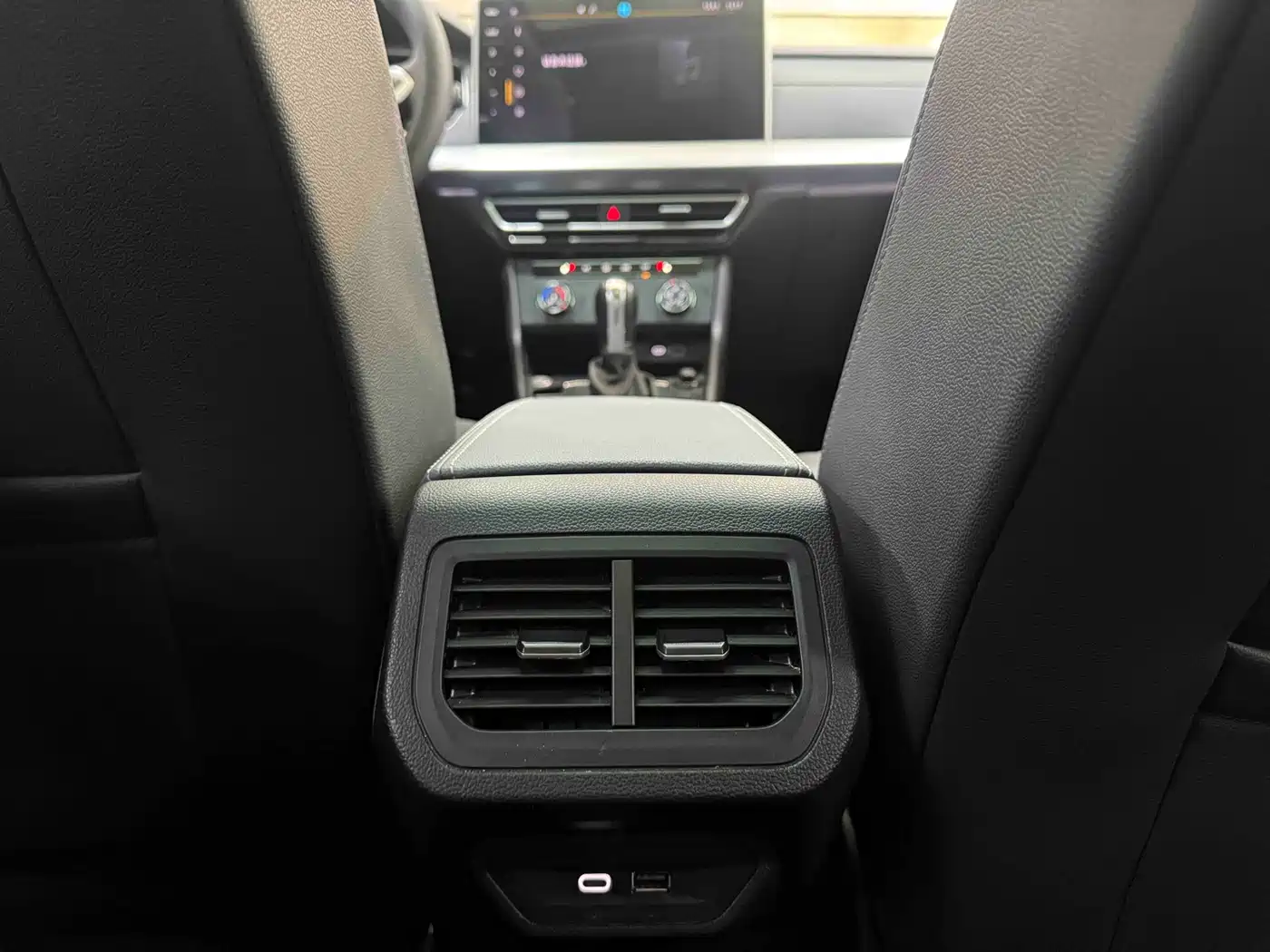 Volkswagen Lavida 2023 1.5L Auto Five Million Edition фото 18