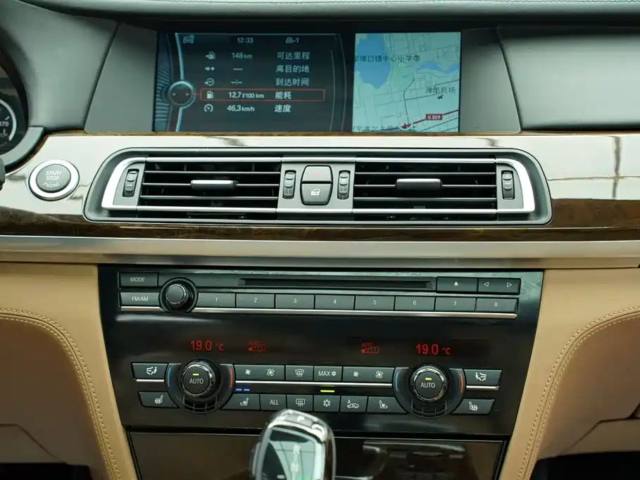 BMW 7 Series 2010 760Li фото 18