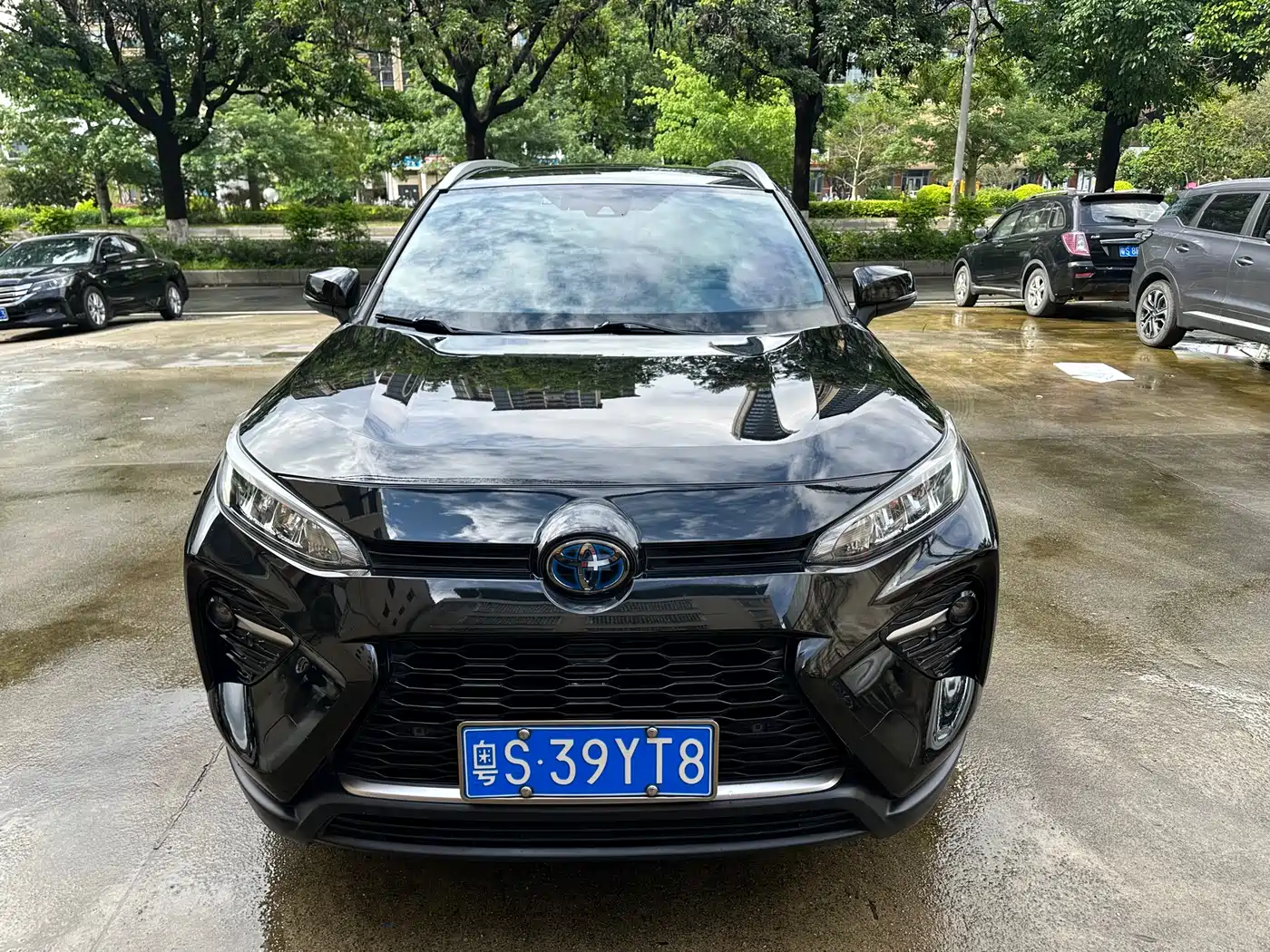 Toyota Wildlander 2020 Dual Engine 2.5L E-CVT FWD Luxury фото 2