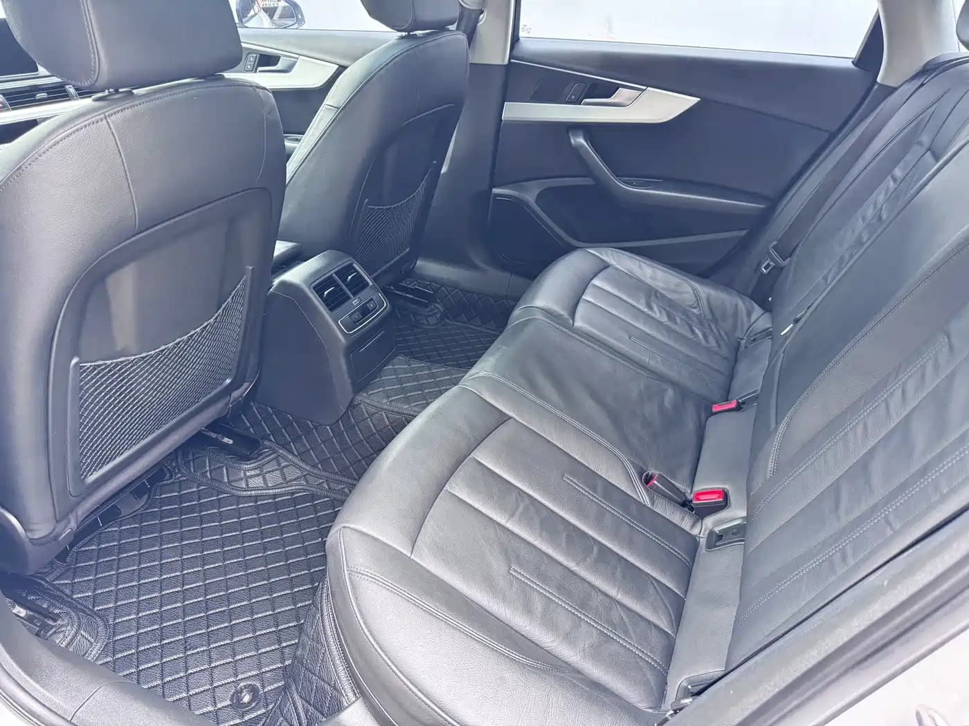 Photo 10 - Audi A4L