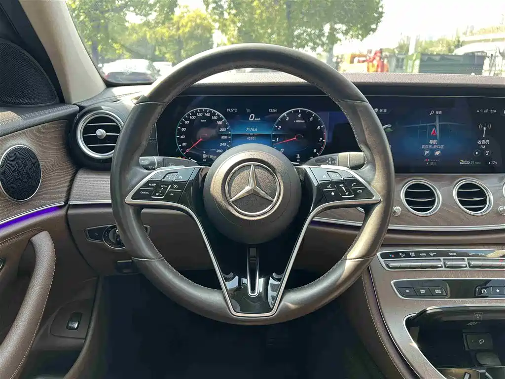 Mercedes-Benz E-Class 2021 E 300 L Fashion фото 18