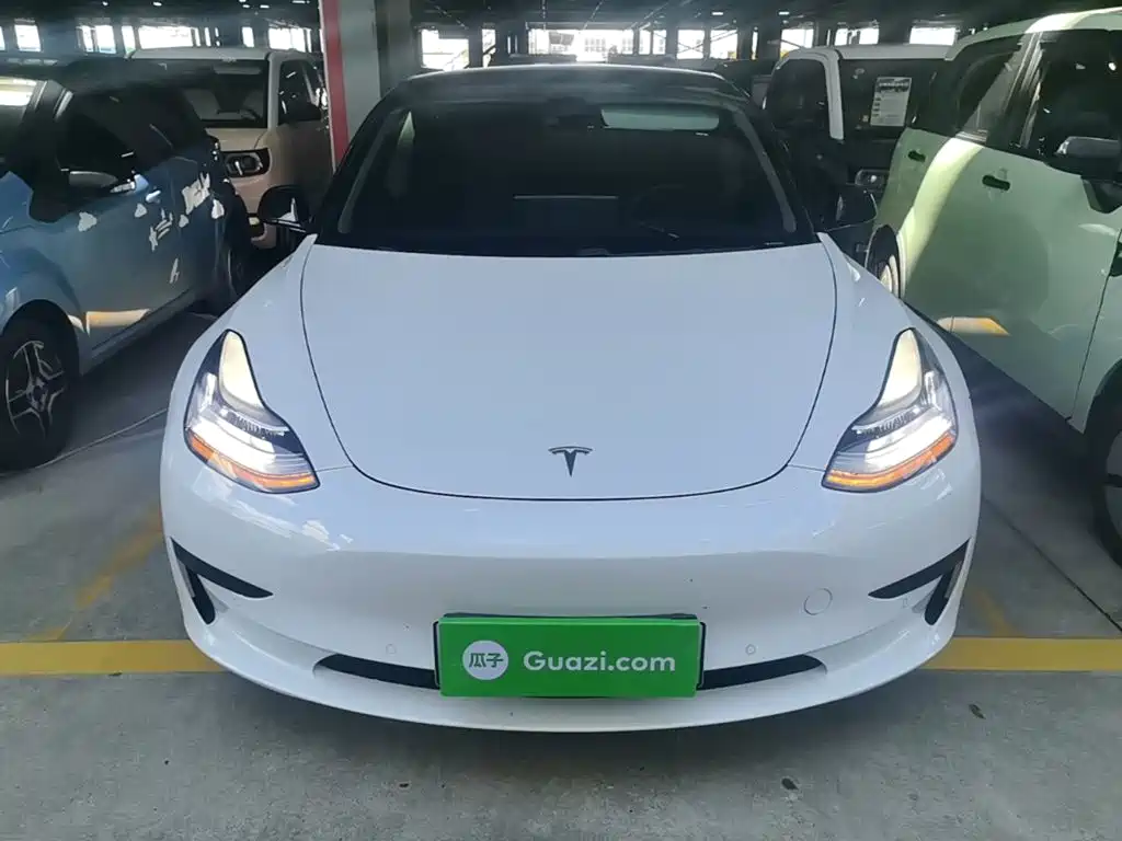 Фото 3 - Tesla Model 3