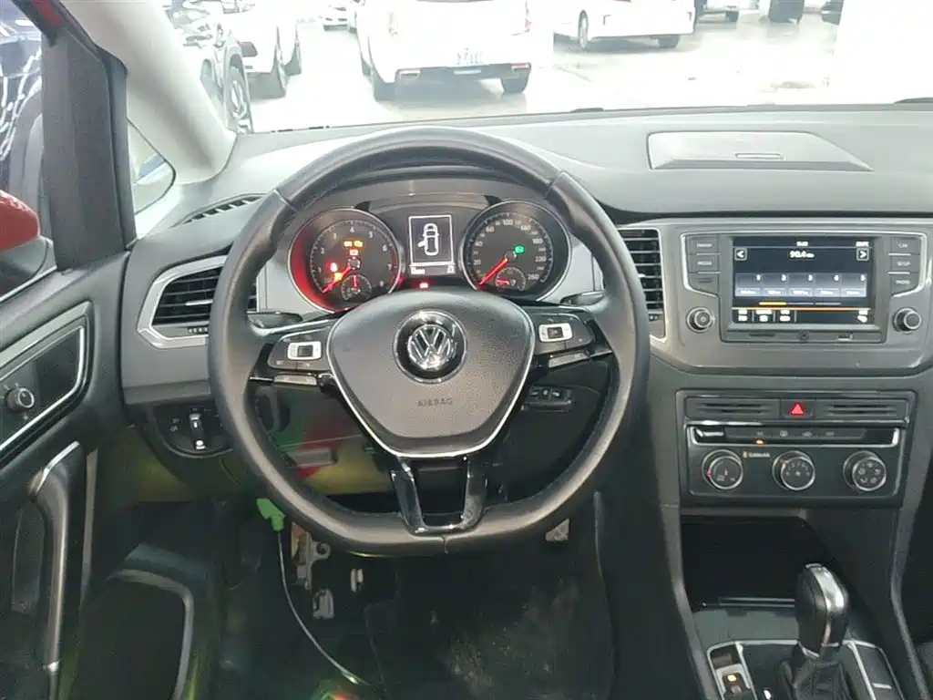 Volkswagen Golf Sportsvan 2016 230TSI Automatic Progressive фото 11