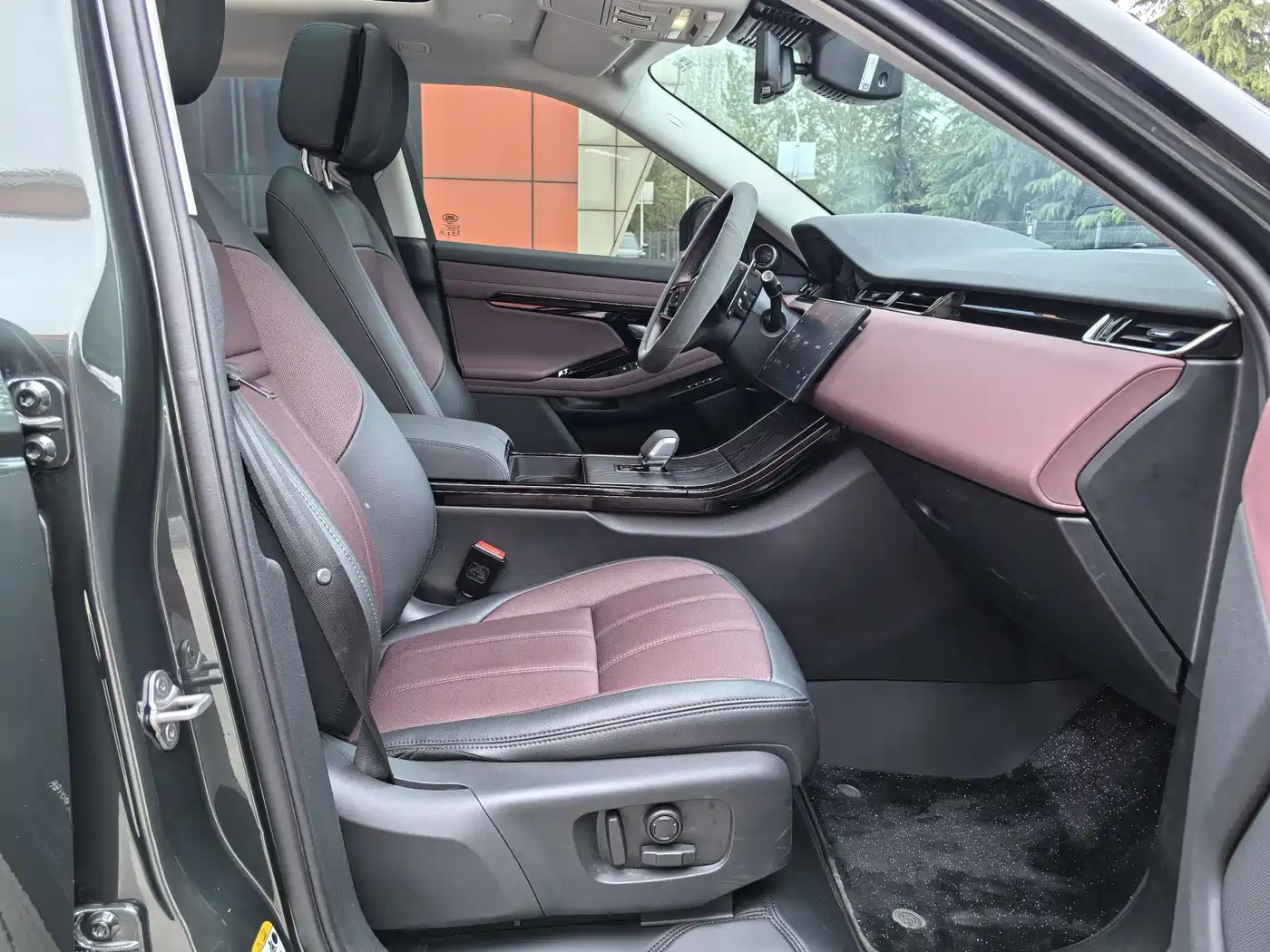 Land Rover Range Rover Evoque 2024 Range Rover Evoque L 249PS Light Master Edition фото 9