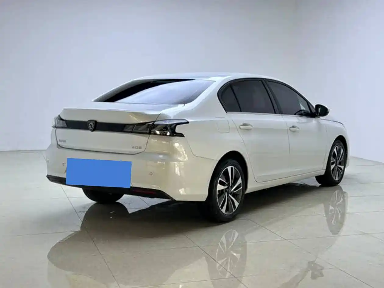 PEUGEOT 408