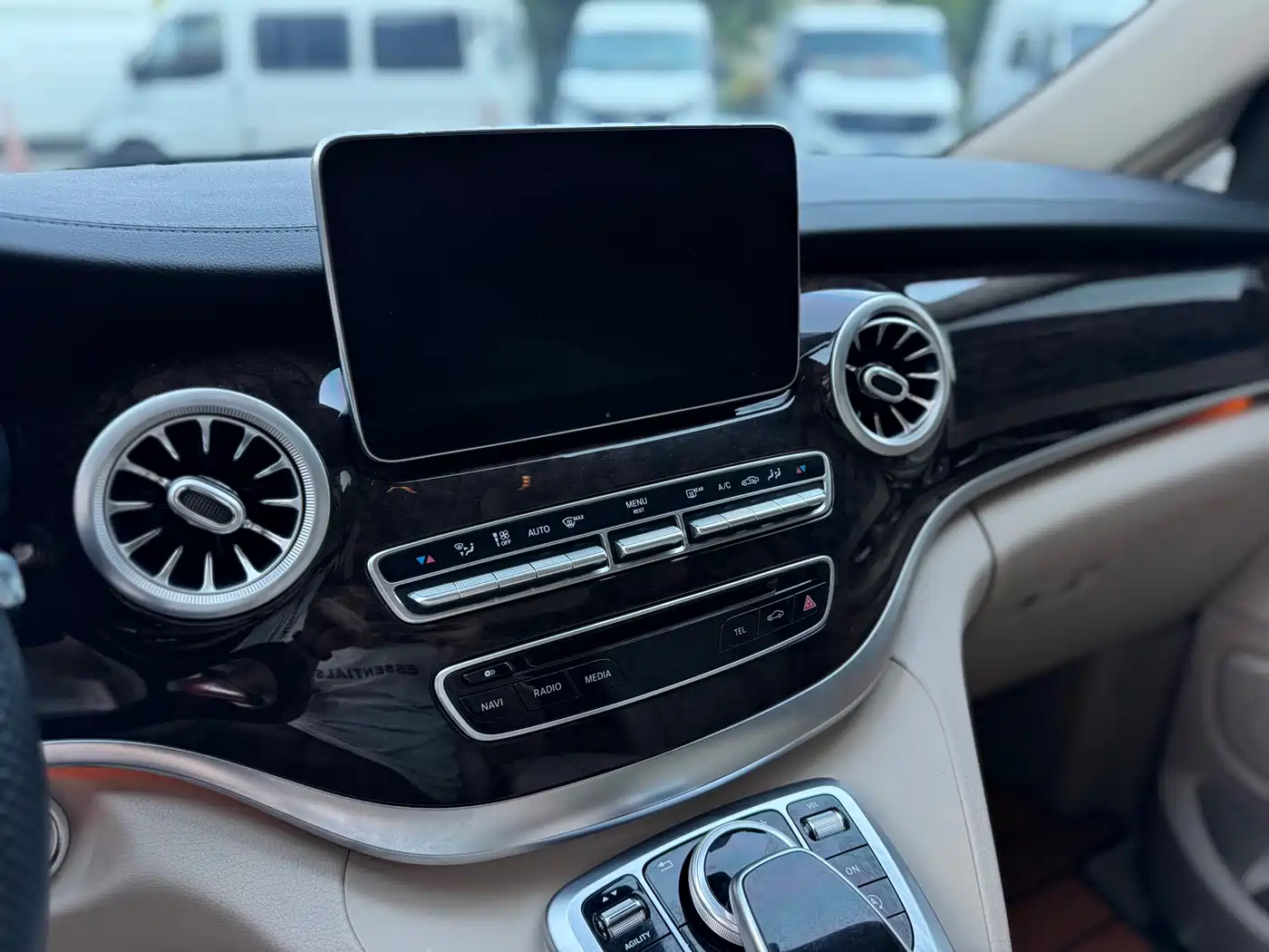 Mercedes-Benz V-Class 2017 Model V 260 Premium Edition фото 12