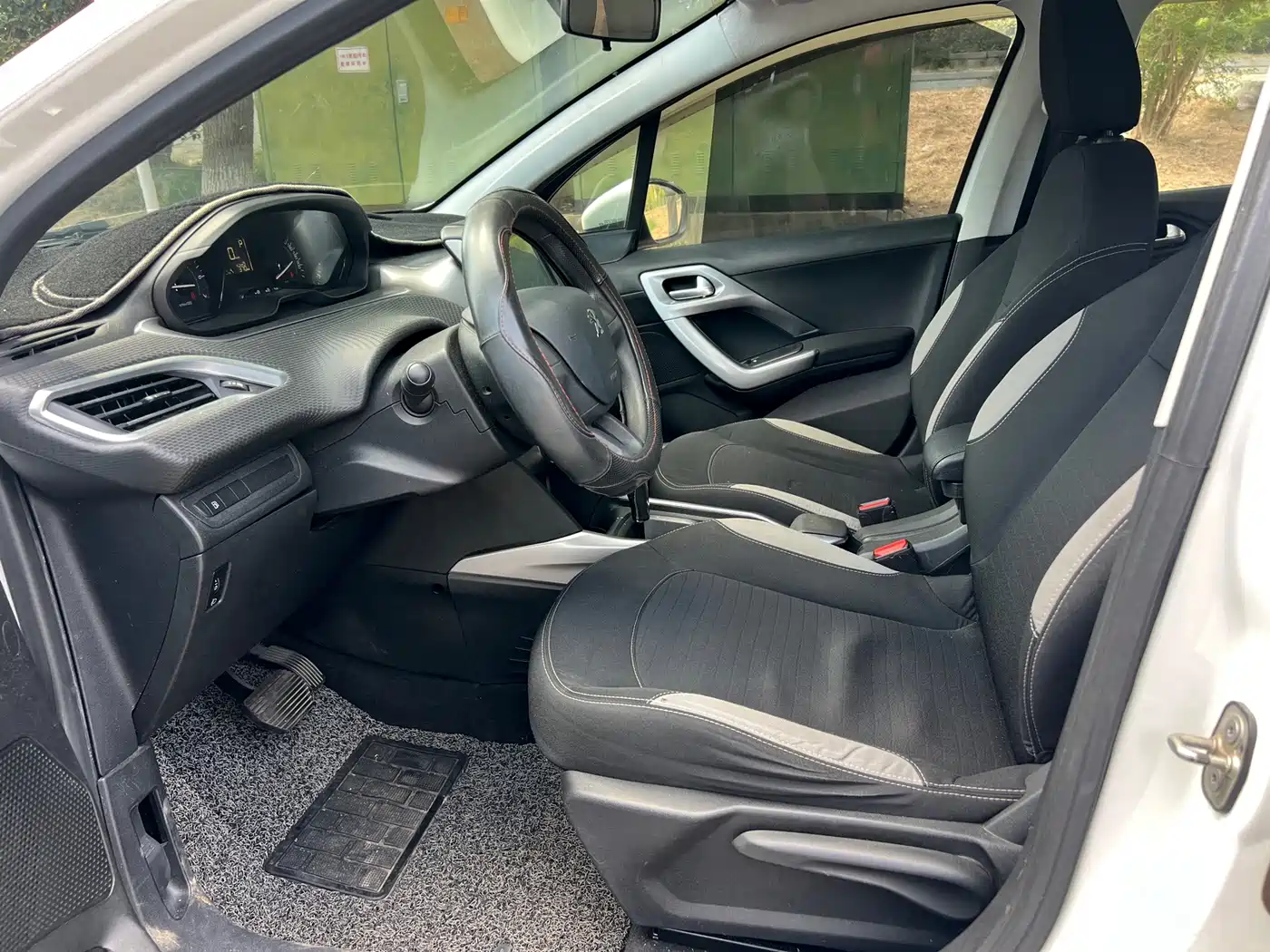 Peugeot 2008 2014 2014 1.6L Automatic Trend Edition