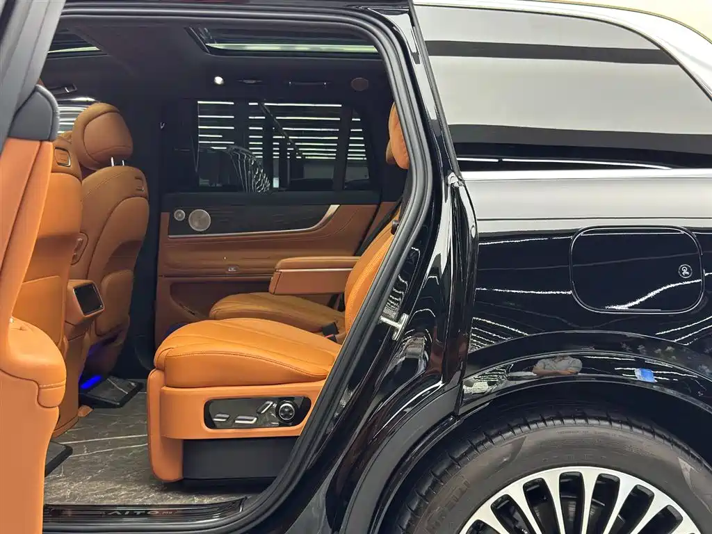 AITO Wenjie AITO M9 2025 Extended Range Ultra 52kWh 6-Seater фото 7