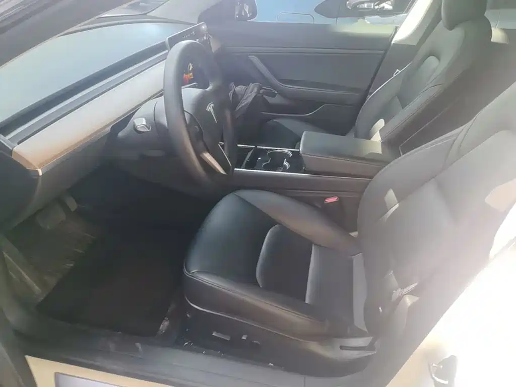 Фото 15 - Tesla Model 3