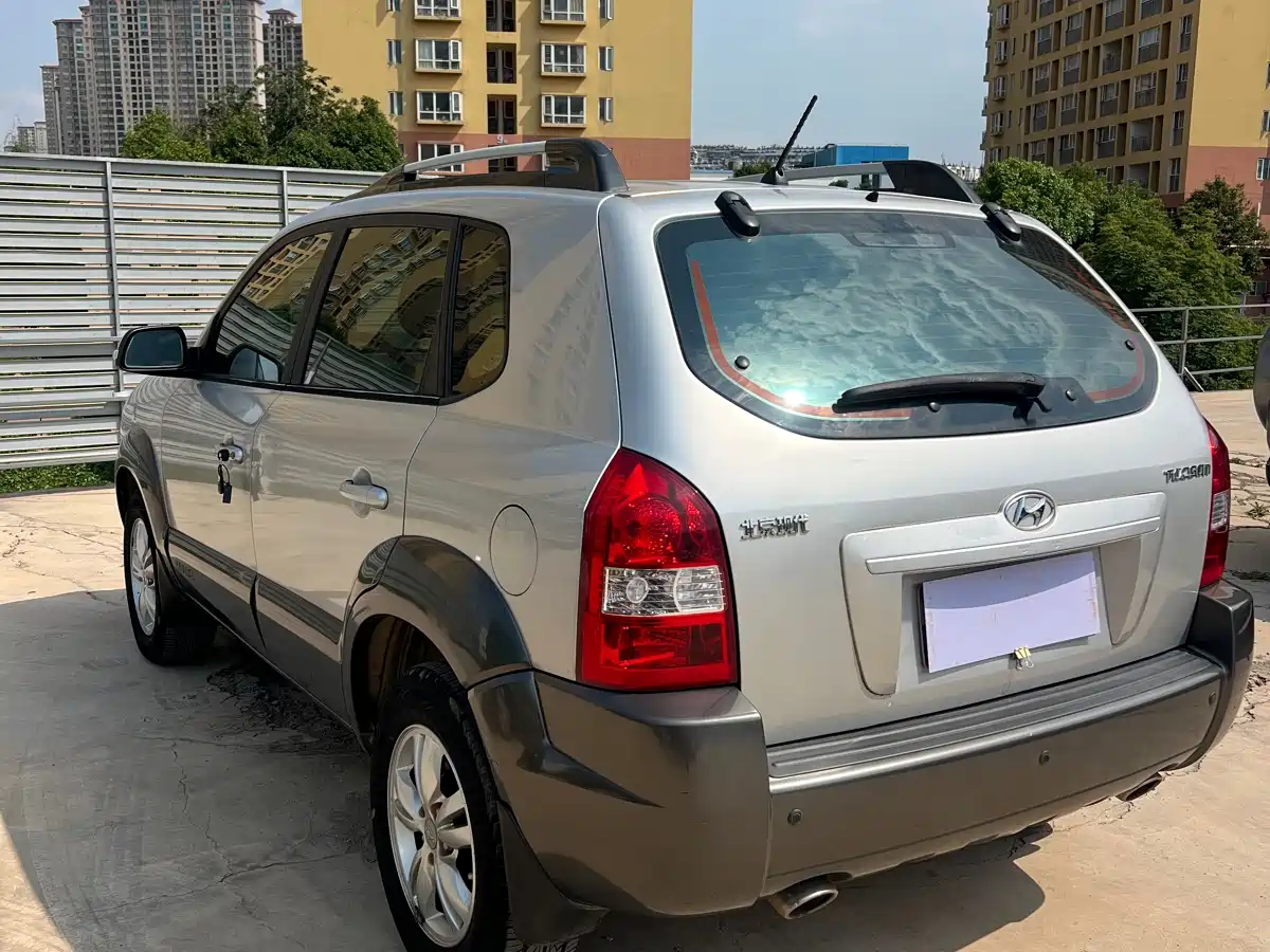 Hyundai Tucson 2009 2.0L Automatic 2WD Sunroof фото 15