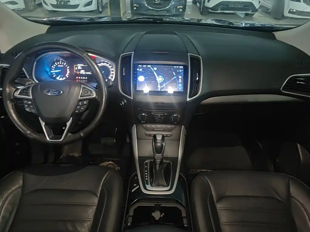 Фото 10 - Ford Edge