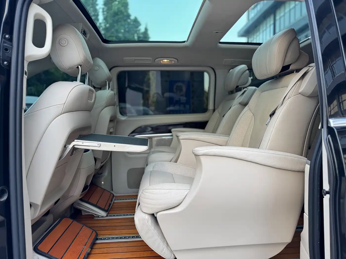Mercedes-Benz V-Class 2017 Model V 260 Premium Edition фото 17