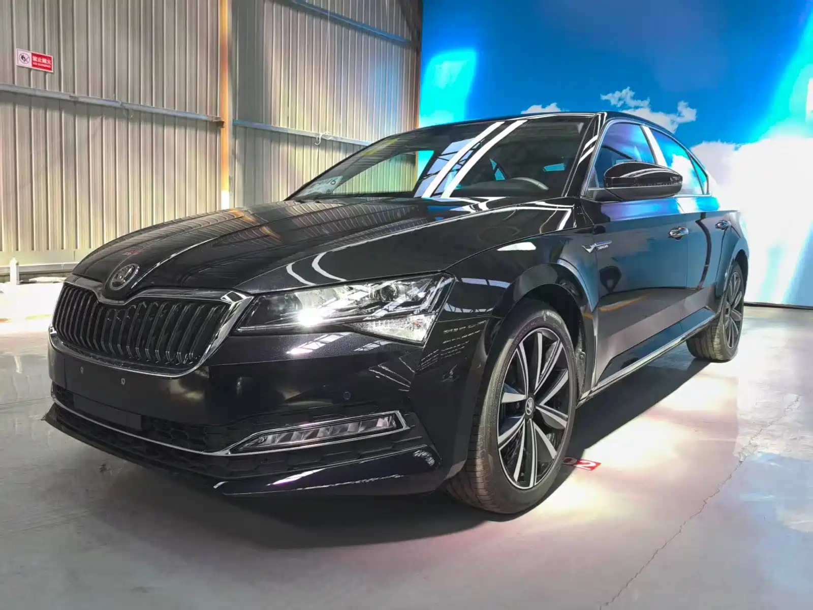 Photo 3 - Škoda Superb