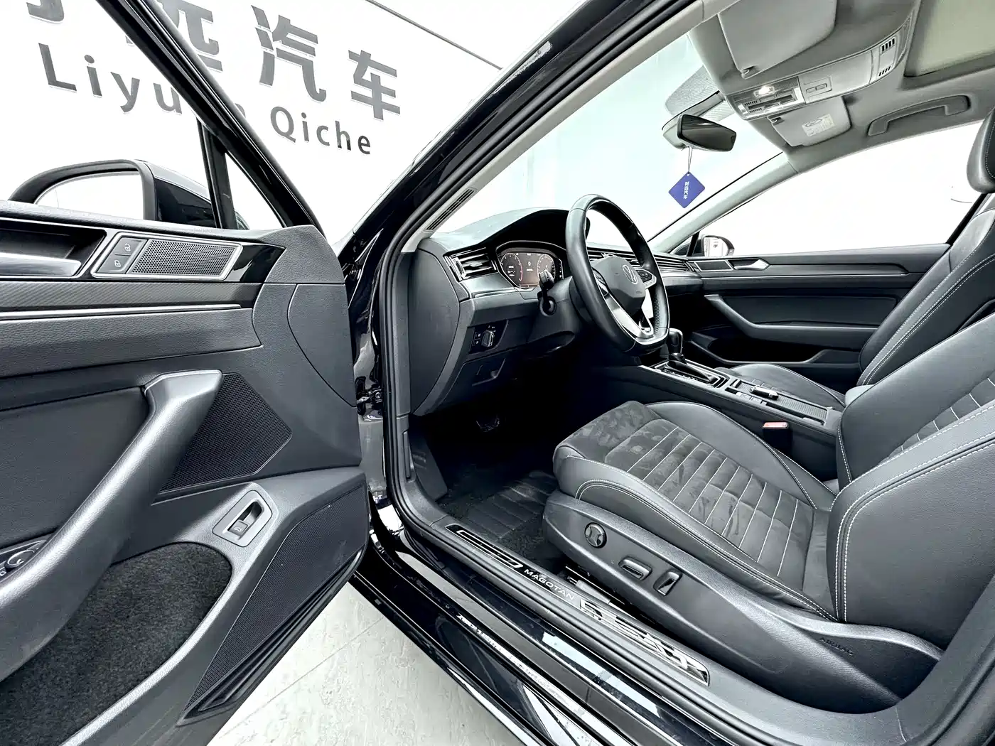 Volkswagen Magotan 2021 330TSI DSG 30th Anniversary Edition фото 5