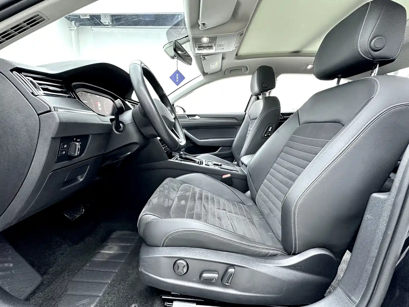 Volkswagen Magotan 2021 330TSI DSG 30th Anniversary Edition фото 6