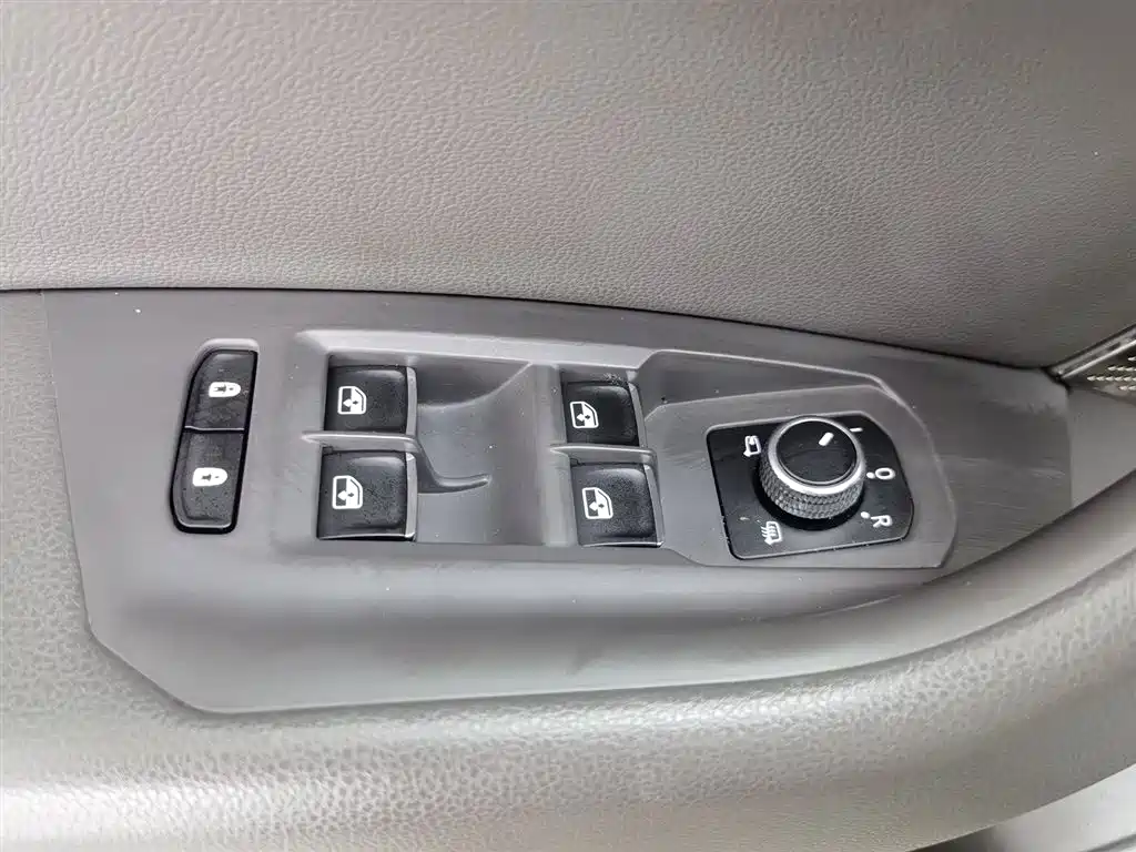 Volkswagen Touareg 2019 2.0TSI Sharp Wing Edition China VI фото 9