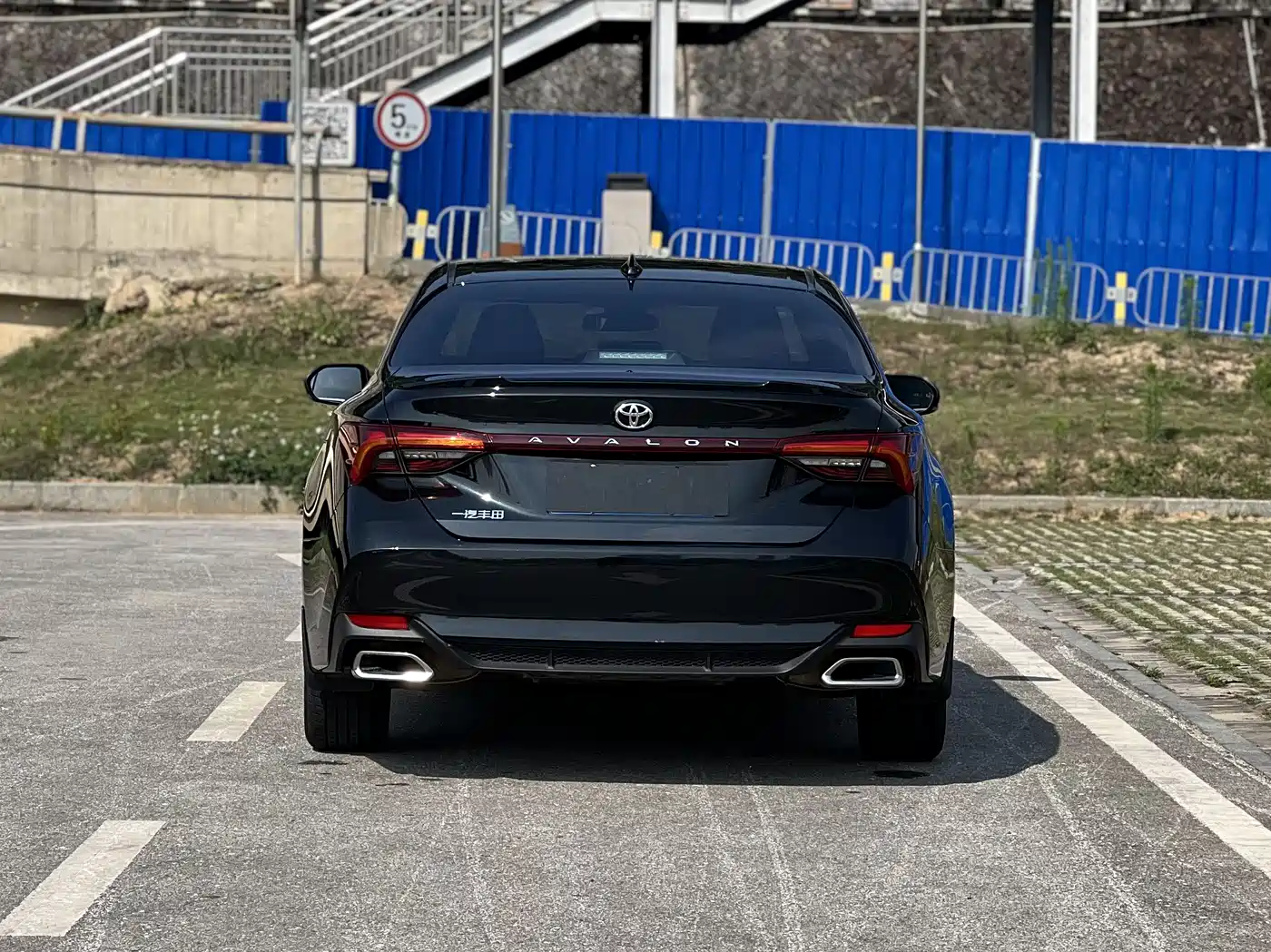 Toyota Avalon 2023 2.5L Luxury Edition фото 5