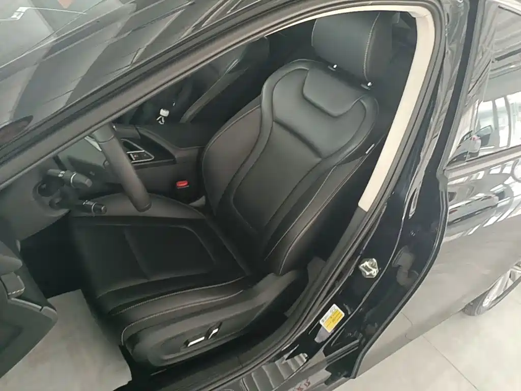 Besturn B70 2025 2025 Dragon Glory Edition 1.5T Deluxe