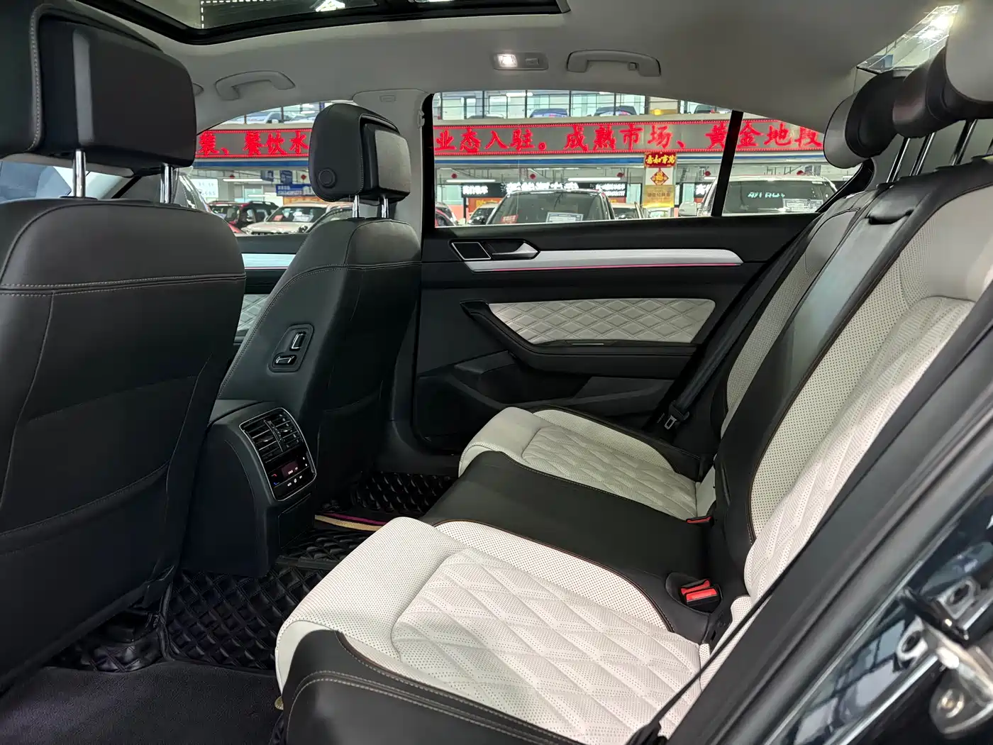 Volkswagen Magotan 2023 Model 2 Million Commemorative Edition 330TSI DSG Luxury фото 6
