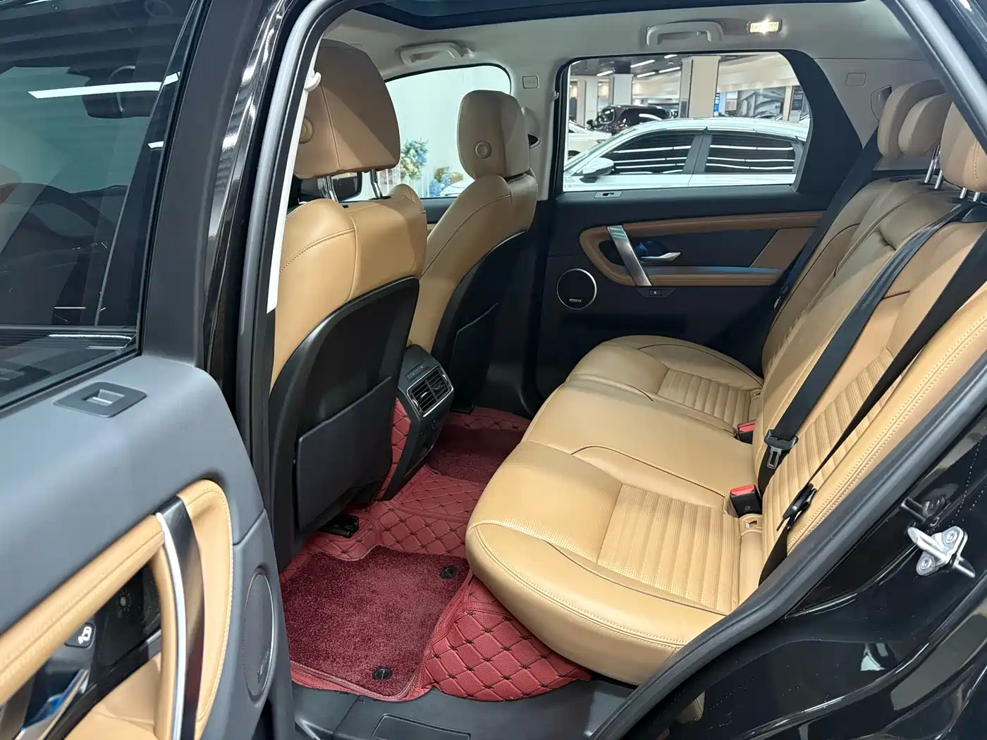 Land Rover Discovery Sport 2024 Luxury Custom Edition фото 16