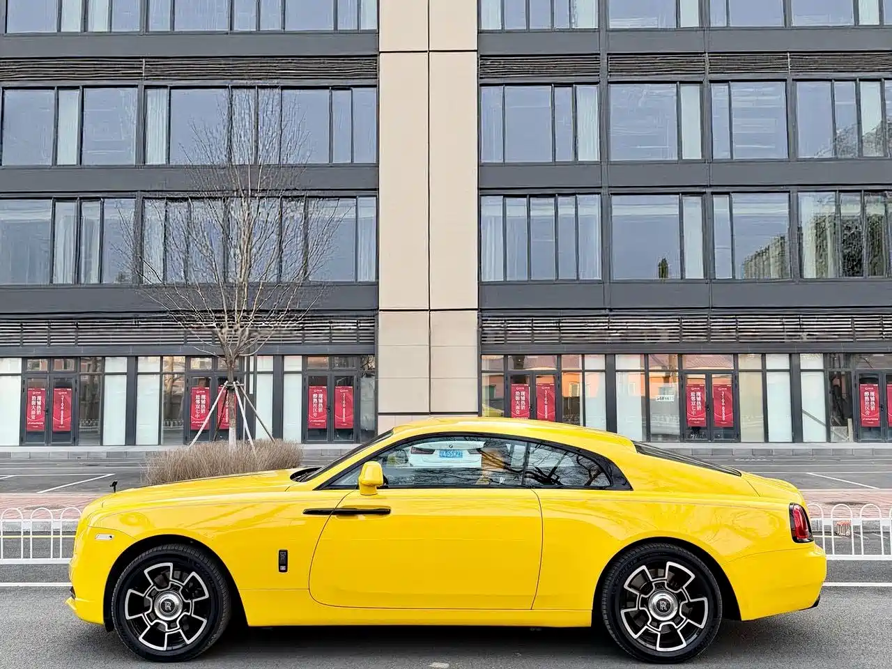 Rolls-Royce Wraith 2017 6.6T Black Badge Edition фото 3