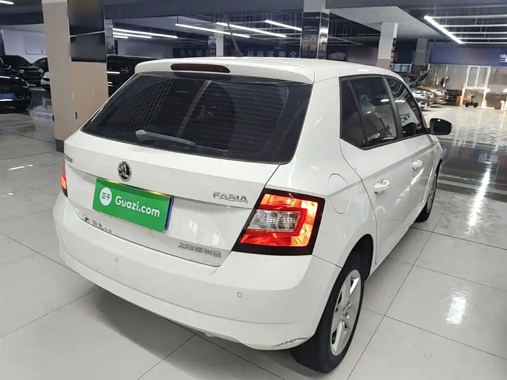 Škoda Fabia 2017 1.4L Auto Car Enjoy Edition фото 7
