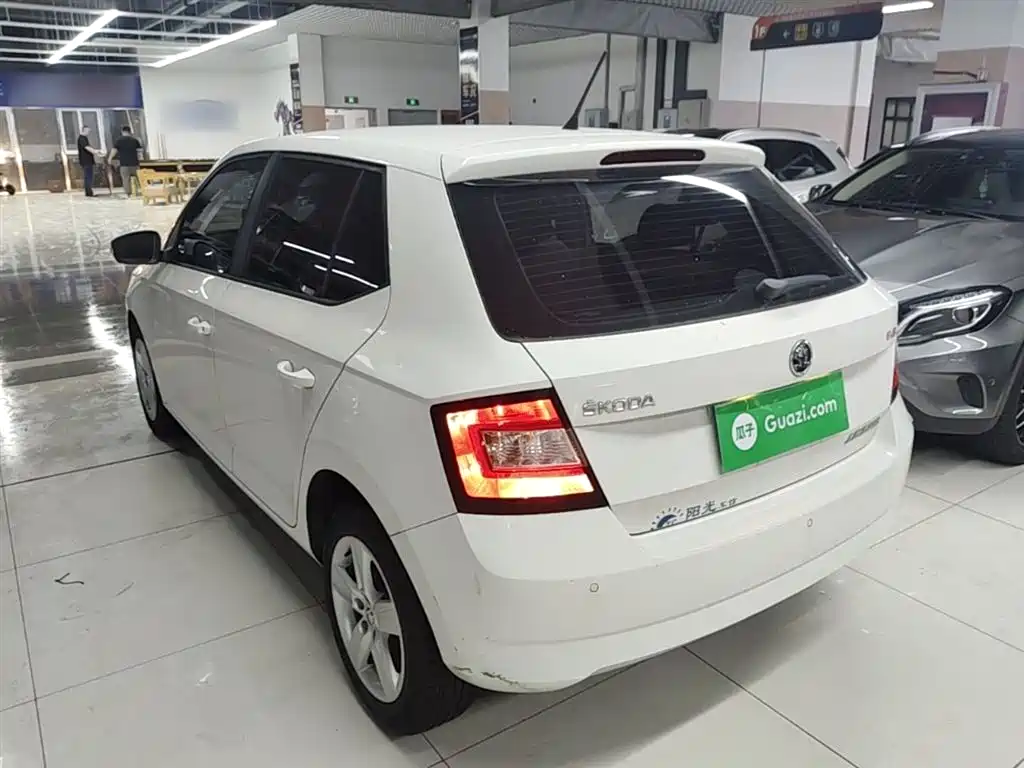 Škoda Fabia 2017 1.4L Auto Car Enjoy Edition фото 5