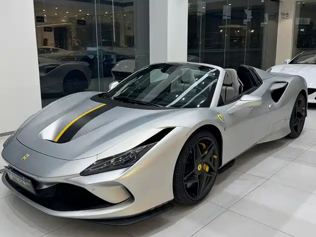 FERRARI F8