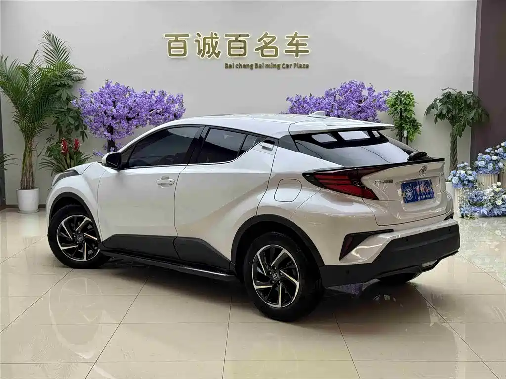 Toyota C-HR 2021 2.0L Luxury Edition фото 7