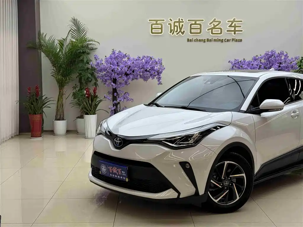 Toyota C-HR 2021 2.0L Luxury Edition фото 2