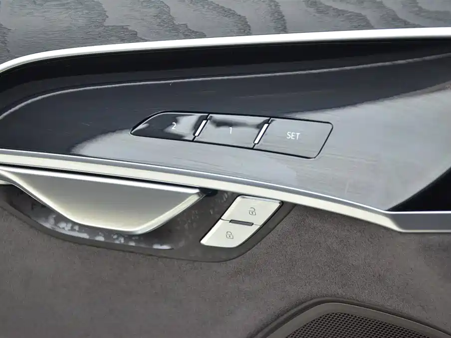 Audi A8 2025 A8L 50 TFSI quattro Exclusive Selection фото 13