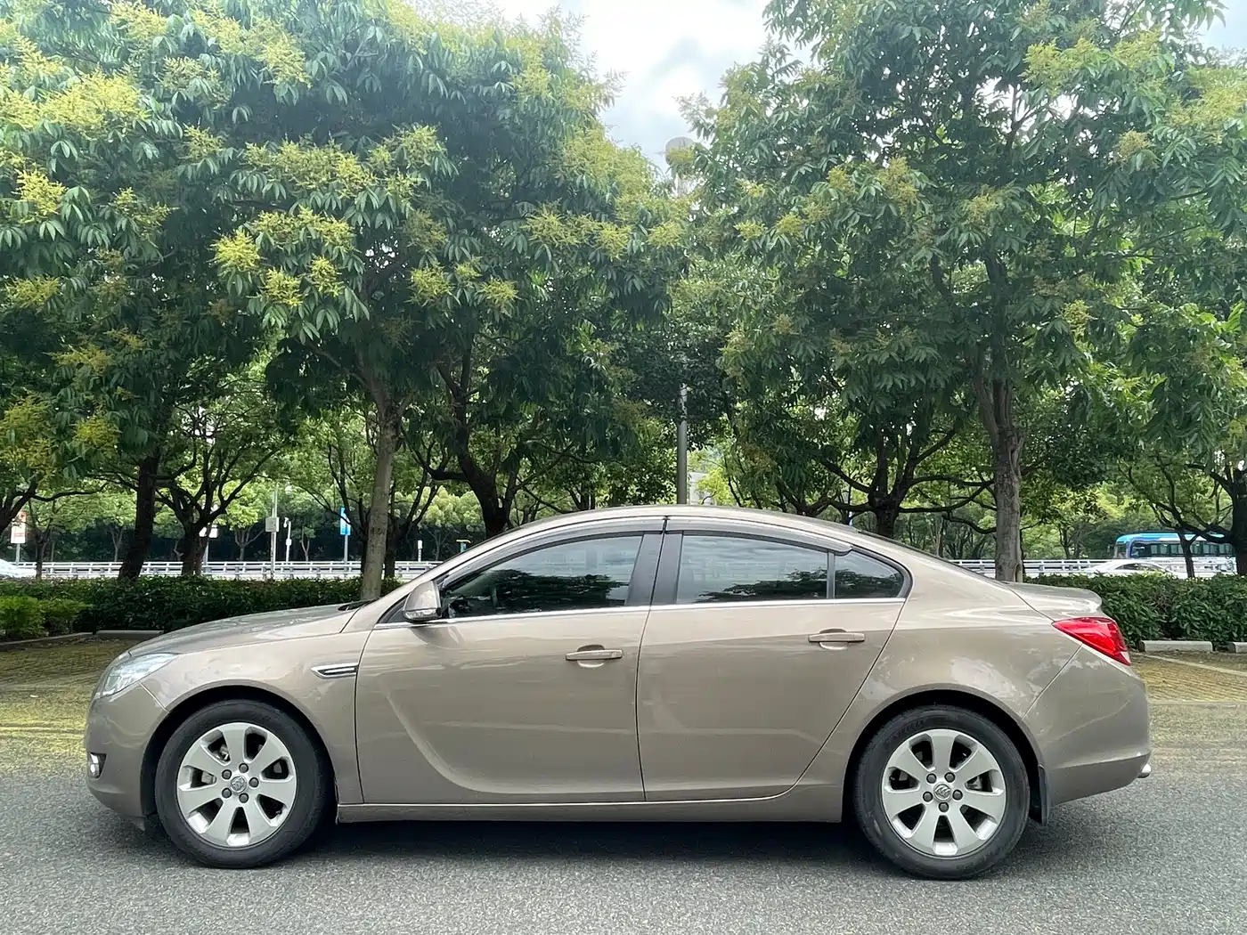 Buick Regal 2012 Model 2.0L Comfort фото 11