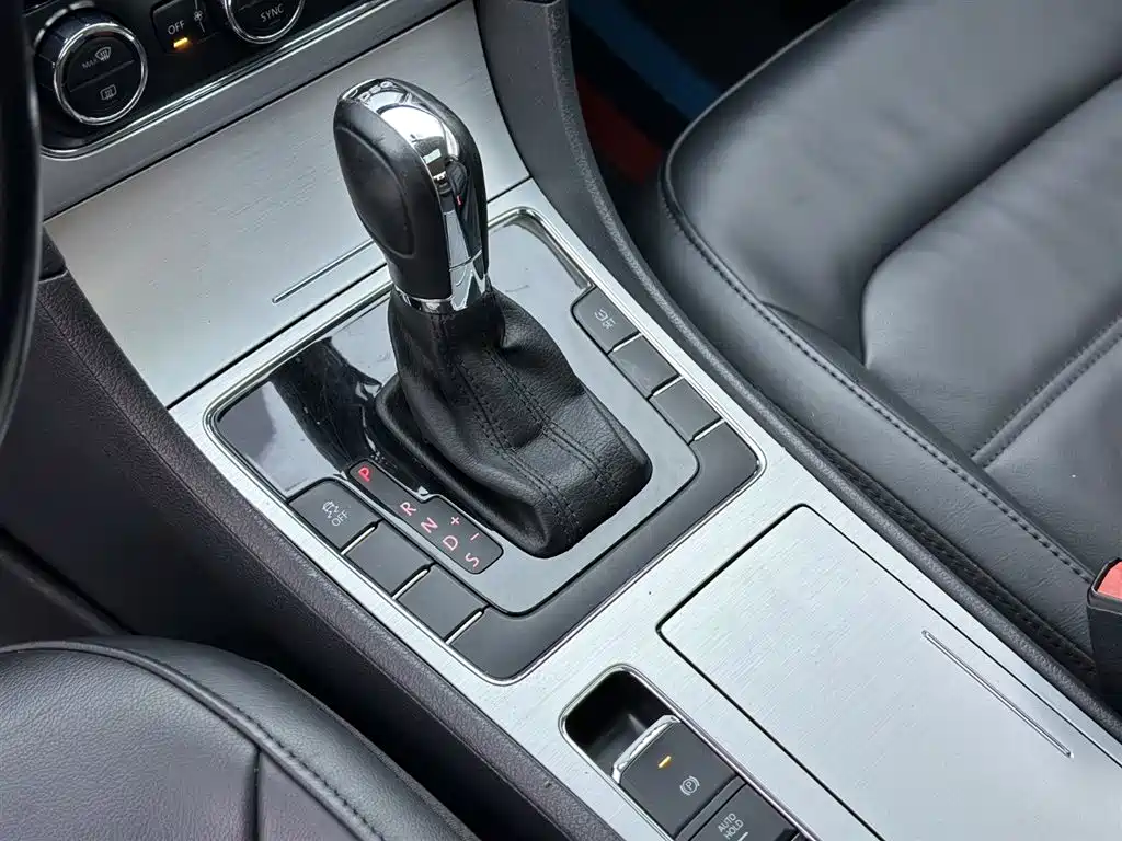 Volkswagen Passat 2015 1.8TSI Automatic Prestige Edition фото 19
