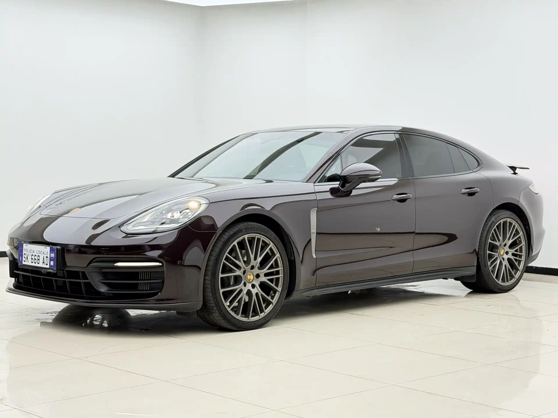 Фото 1 - Porsche Panamera