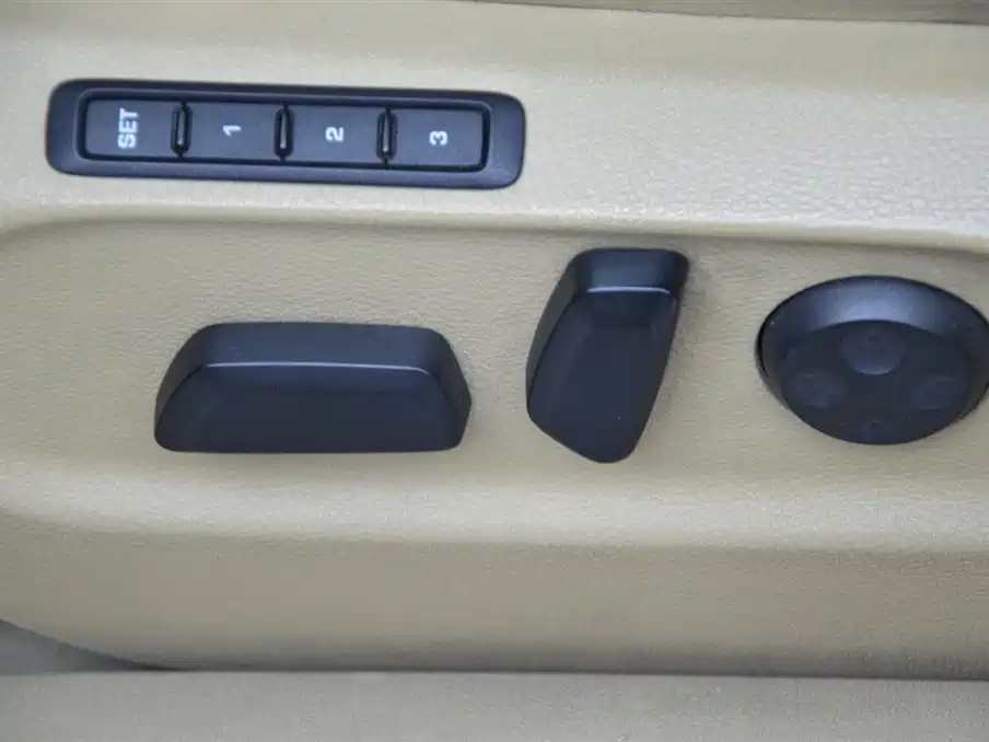 Volkswagen Magotan 2007 Model 1.8TSI Automatic Luxury Type фото 12