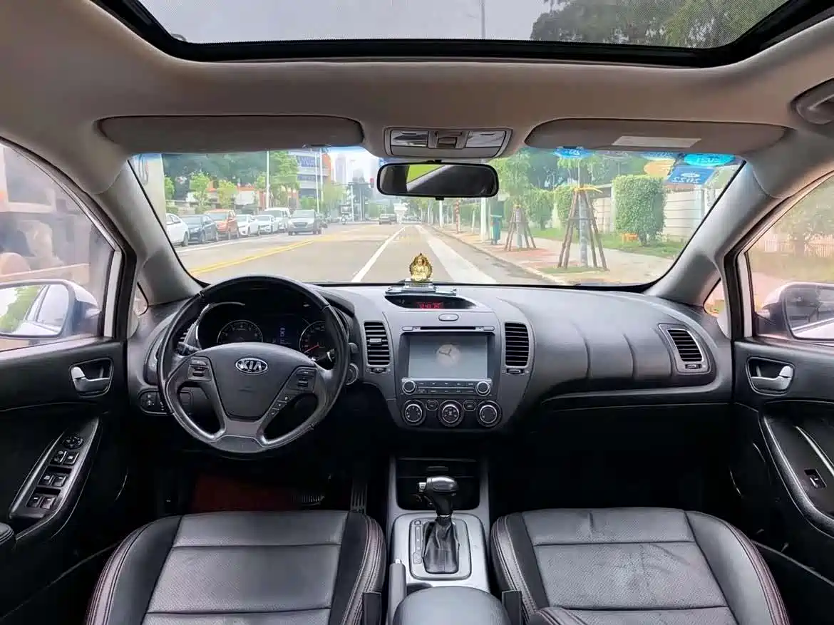 Kia K3 2015 1.6L Automatic GLS фото 7