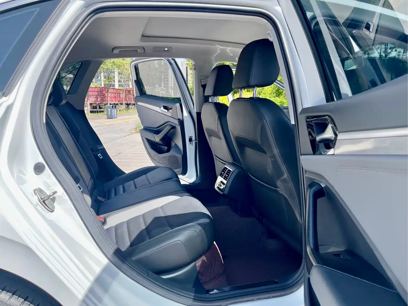 Volkswagen Sagitar 2022 280TSI DSG Surpassing Edition фото 16