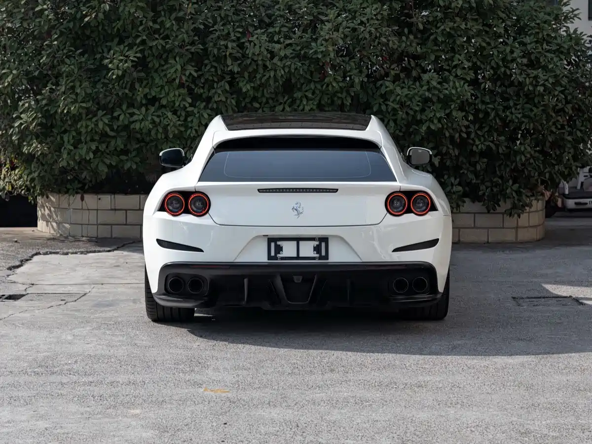 Ferrari GTC4Lusso 2017 2016 6.3L V12