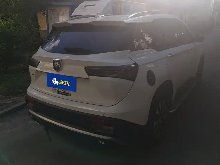 Baojun 530 2020 2020 1.5T CVT Premium Connect 7-seater